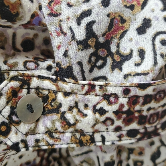 Sanctuary Size M Multi Color Print Button Down, Adjustable Roll - Up Sle… - Picture 4 of 7